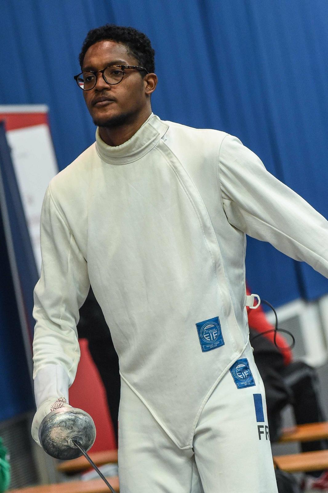 Grégory en tenue de l'équipe de France d'escrime